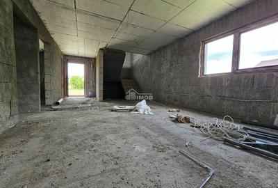 Casă de vânzare în Lazuri – aproape de lacuri, aproape de liniște, de - 4