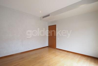 Apartament penthouse cu 4 camere | 2 garaje | spatii generoase - 17