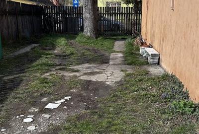 Apartament in casa cu 2 camere ,beci si curte pe Strada Titulescu ,zona Afi - 11