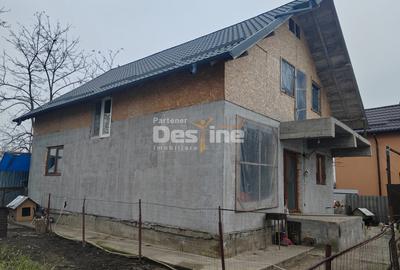 Imobil cu 2 constructii, anexe și 670 mp teren, utilități racordate, Bratasanca - 3
