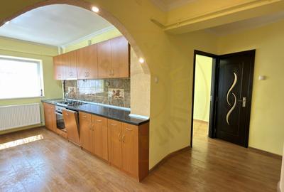 Vânzare Apartament 3 camere Etaj IV, MV1 - Str. Crinului 3 - Carei - 1