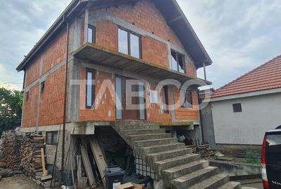 Casa la rosu de vanzare in Sebes-Lancram judetul Alba