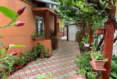 Casă cu 6 camere în Brăilița