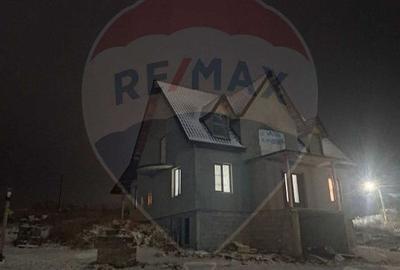 Casă cu 8 camere în Mogoșești