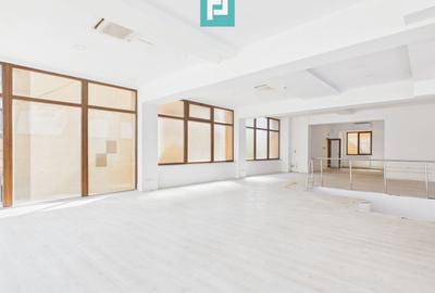 Spațiu comercial renovat, vitrină 8 m, Etaj 1 - 5
