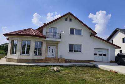 Casă individuală cu 5 camere în Gulia