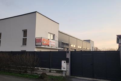 2 clădiri p+1  în suprafață de 93m² fiecare și 5 garaje in suprafață de 180 m² - 1