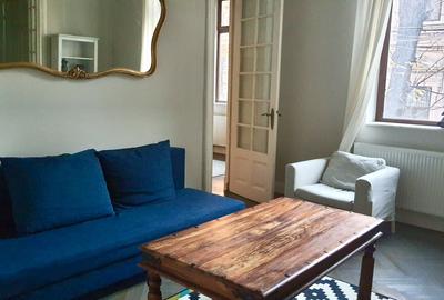 Apartament cu 2 camere semidecomandat, mobilat în Romană