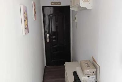 Vanzare apartament 3 camere decomandate cu scara  interioara 60 mp zona Poarta 6 - 7