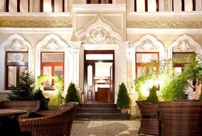 Casă individuală cu 8 camere în Unirii