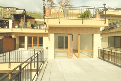 Apartament cu 4 camere în Vest