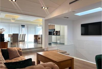 Apartament cu 4 camere decomandat în Herăstrău