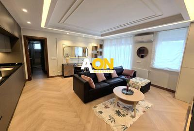 Apartament cu 2 camere semidecomandat, mobilat în Central