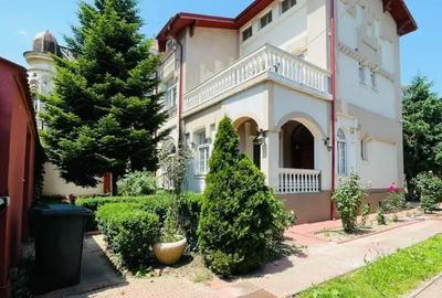 Casă individuală cu 7 camere în P-ța Unirii