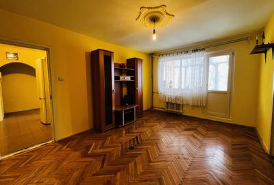 Apartament cu 4 camere decomandat, mobilat în Girocului