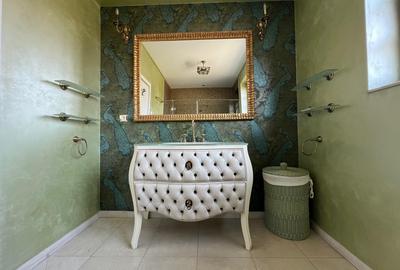 VILA DEOSEBITA / SPATII GENEROASE / CURTE PROPRIE - 24