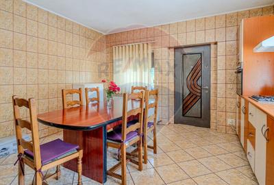 Vila rezidential/  gradina de vis/sera/ panouri/ Sanpetru! - 4