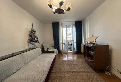 Titan 3 Camere Etaj 3 67 Mp  Bloc 1970 Caramida 10 Min Metrou Gata De Renovare - 1