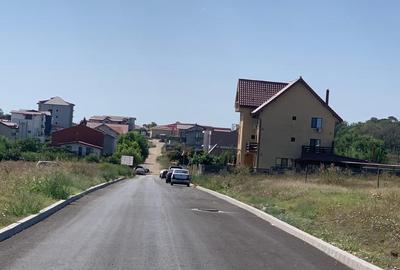 Teren Construcții intravilan de 750 mp, în Est