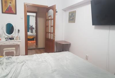 Apartament trei camere, semi, etaj 4, mobilat utilat, investitie buna, Mioritei