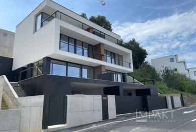 Casă individuală cu 4 camere în Europa