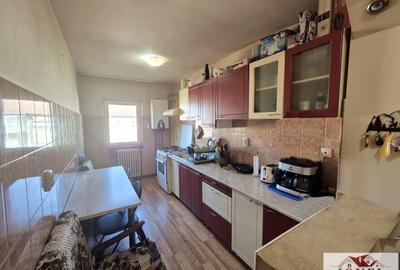 Apartament trei camere de vanzare in Cugir - 1