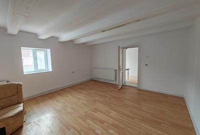 Casa 8 camere pretabila sediu firma GHIMBAV - 2
