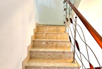 Casa individuala 11 incaperi | Zona Iancu Nicolae - Privighetorilor | Teren 627 - 9