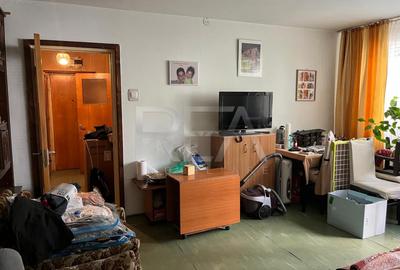 Apartament cu 3 camere semidecomandat în Drumul Taberei