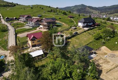 Casa bătrânească cu foișor și teren - 9