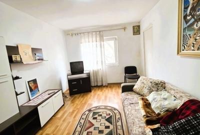 Apartament cu 2 camere decomandat în Podul de Fier