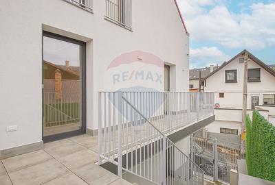 La poalele Tâmpei — vilă contemporană în Schei - 20
