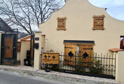 CASA INDIVIDUALA CENTRU ISTORIC CU PRIVELISTE-FARA CURTE-130MP= 1515 EURO/MP - 2