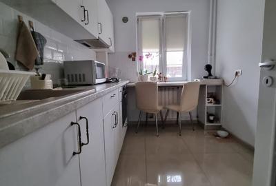 Vând apartament 2 camere parter stradal cartier pajura sector 1 - 4