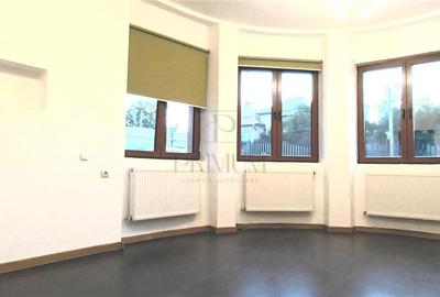Casă individuală cu 6 camere în Complex Studențesc