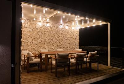 Vila Care Iti Aduce Acasa Visul Cu O Piscina Suspendata - 12