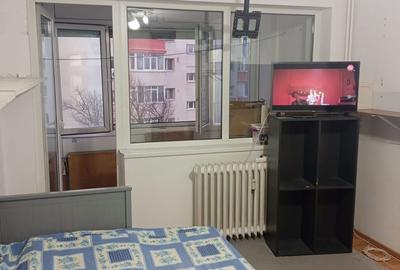 Apartament cu 2 camere semidecomandat, mobilat în Alexandru Obregia