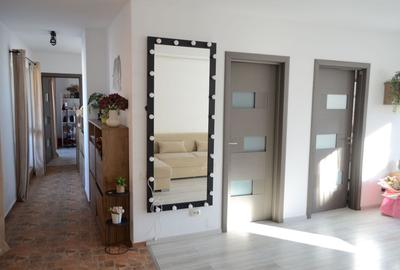 Apartament cu 3 camere, 2 bai, 2 terase, 2 garaje, in cartier Europa - 2