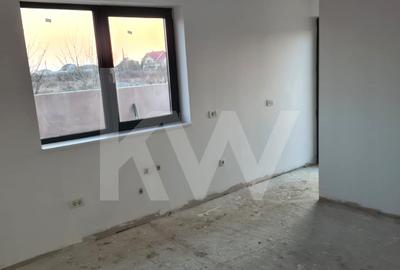 Casă parter, construcție solidă, teren generos – Cârcea, zona Metro - 10