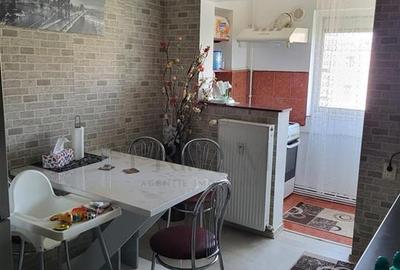 Apartament cu 2 camere decomandat, mobilat în