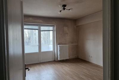 APARTAMENT BLOCUL DALLES, OCAZIE PENTRU ZONA DE INVESTITII SI REZIDENTIAL - 1