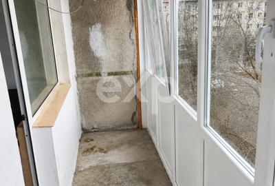 Apartament 2 camere semidecomandat de vanzare, centrală proprie, strada Mioriței - 6