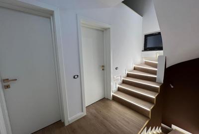 Casă cu 5 camere în Mogoșoaia