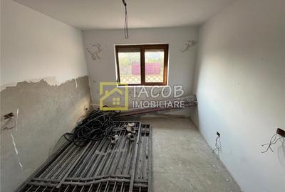 Casa ''''la gri'''' P+M, Dumbrava -Itesti, jud Bacau - 18