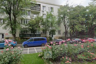 Apartament cu 3 camere semidecomandat în Floreasca