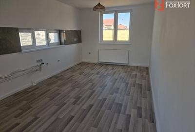 Casa individuala de vanzare cu 3 camere si teren de 710 mp - Izvin - 2