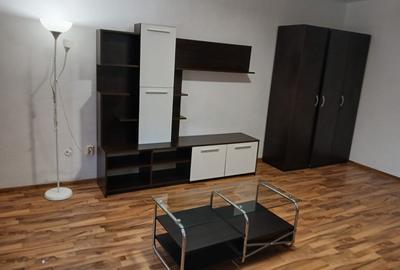 Garsonieră decomandată, mobilată în Tei