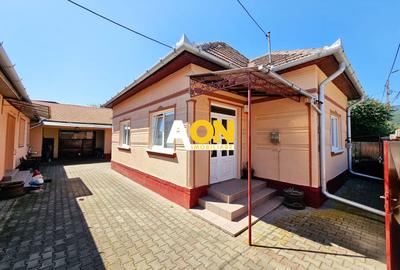 Casa cu 2 corpuri de cladire, 744 mp teren, toate utilitatile, Micesti - 1