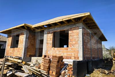 Casă 3 camere si beci, nouă 2026 – parter, vedere superbă la lacul Ciurbesti - 4