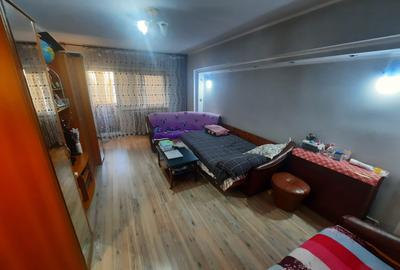 Apartament cu 2 camere decomandat 3/8, zona Nicolina - 1